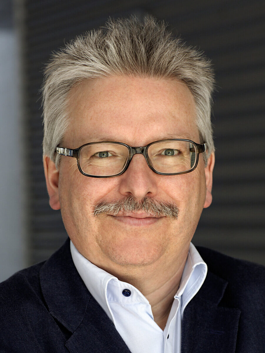 ESA-Professor Hasinger will das Großforschungszentrum