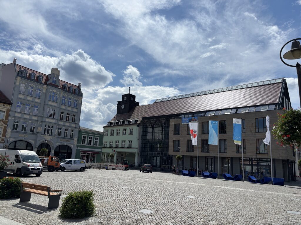 Senftenbergs Markt mit Rathaus.