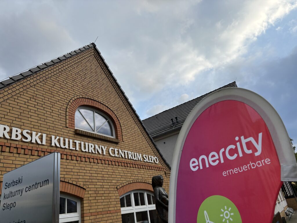 Hier die Investoren, dort die Bevölkerung. Schleife diskutiert eine der größten Energieprojekte der Lausitz.