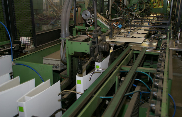 Falken produziert in Peitz 100 Millionen Aktenordner im Jahr. Foto: Falken