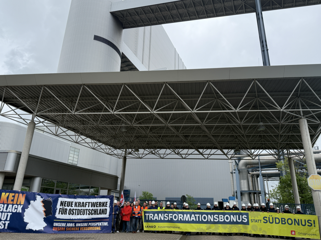 Leag-Mitarbeiter demonstrieren für ein Gaskraftwerk in Schwarze Pumpe. Foto: Leag 