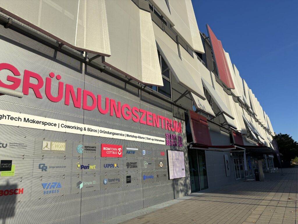 Vom Gründungszentrum Startblock B2 auf dem aus will demnächst das Lausitz-Lab Medienbildung in Südbrandenburg koordinieren. Foto: NL