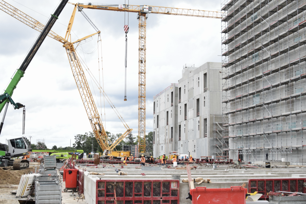 Auf der Baustelle in Lübben wächst der Riesenserver empor. Foto: Schwarz Digits 