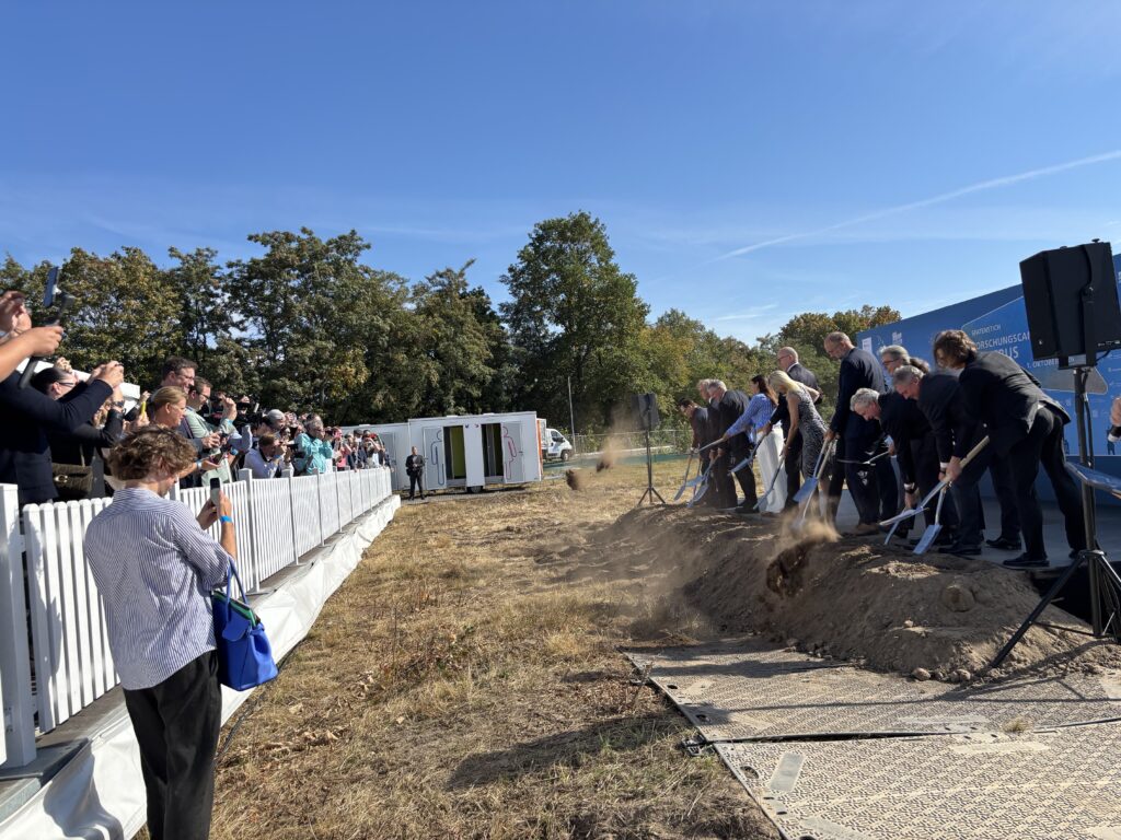 Staub aufwirbeln im Cottbuser Norden: Nach dem Festakt am Donnerstag soll im Lausitz Science Park gebaut werden. Foto: NL 