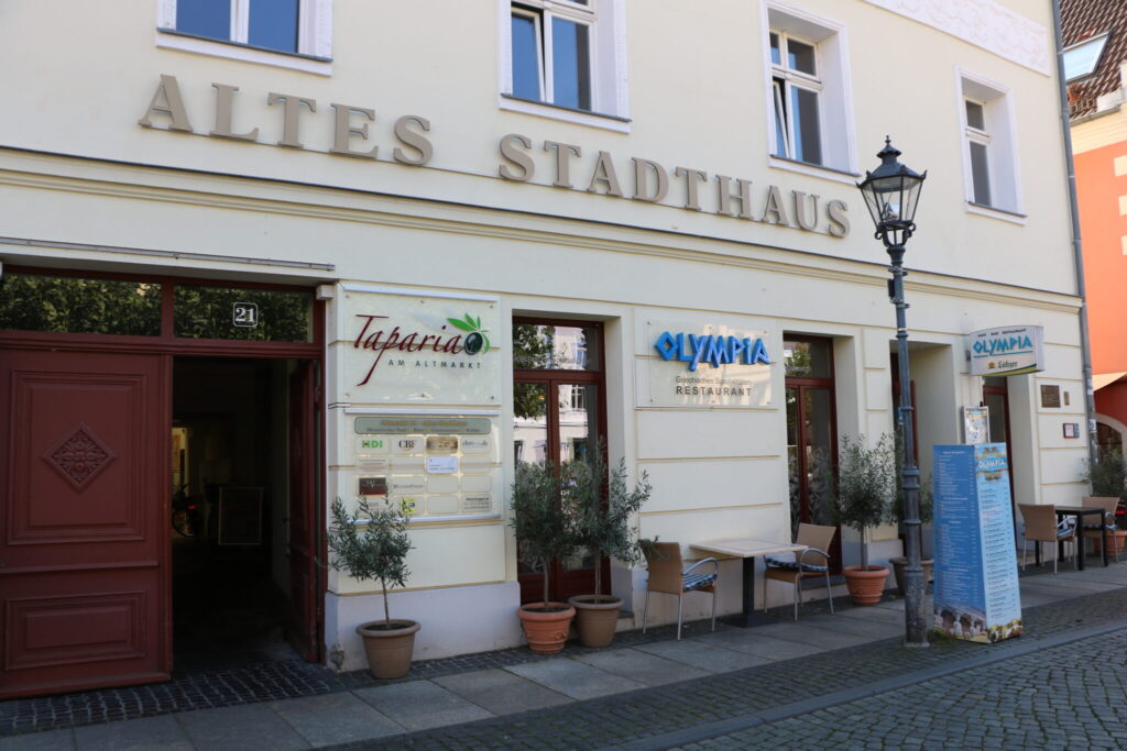 Das Alte Stadthaus war mit 200 Gästen voll besetzt beim Bürger-Dialog. Foto: Stadt Cottbus / Jan Gloßmann